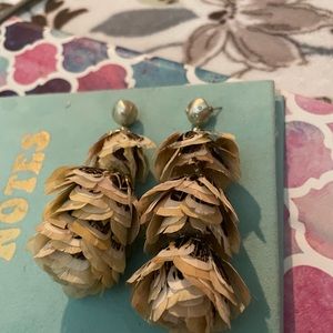 Kendra Scott Gorgeous “Lenni” Teared Feathered Earrings Gold and Brown